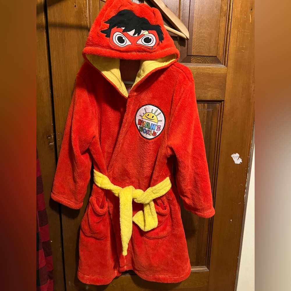 Ryan’s World Robe & Shirts Size 6